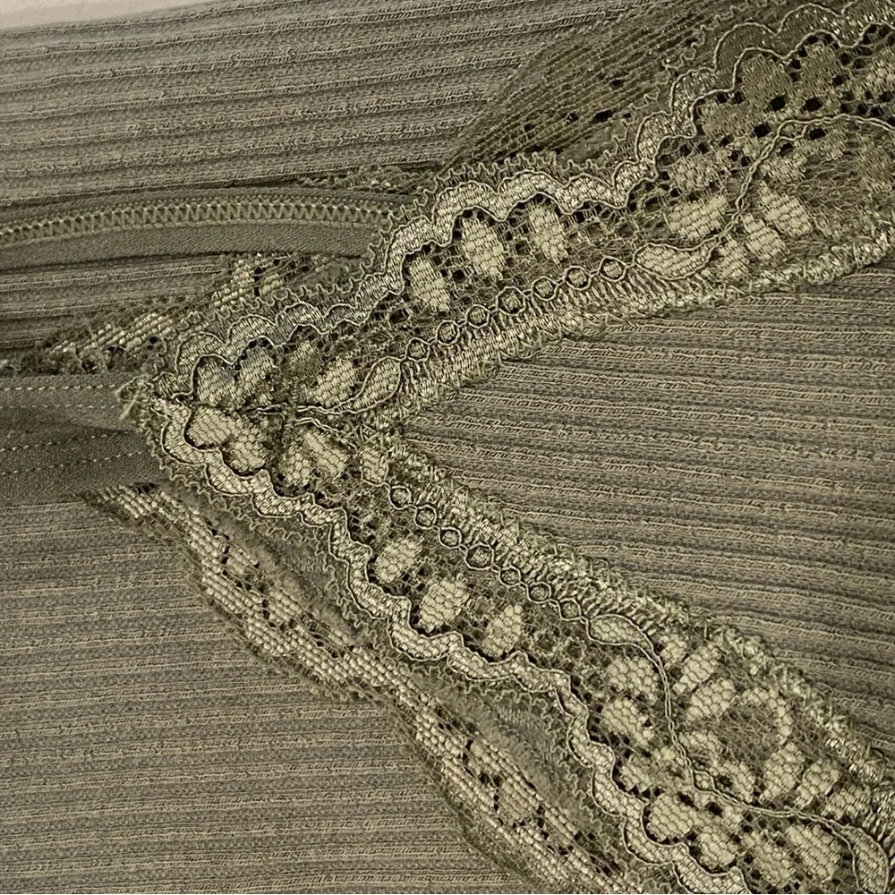 Green Tank with Lace Trim - Picture 4 of 6